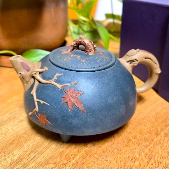 Shanghai Tang traditional chinese clay teapot - Picture 1 of 9